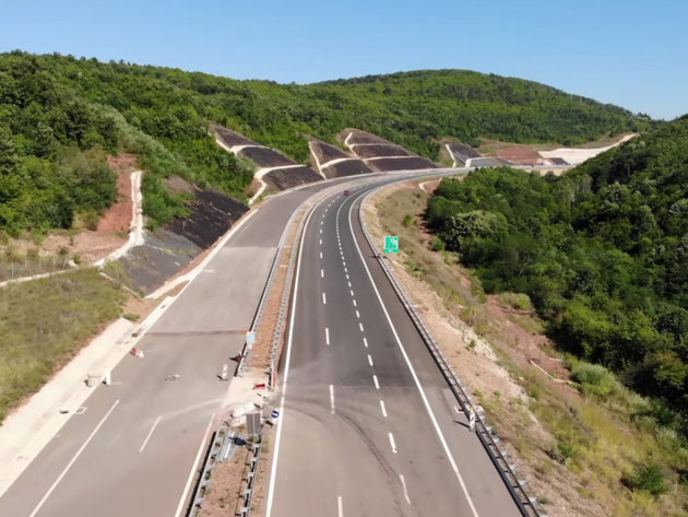 Izgradnja auto-puteva i brzih puteva u Srbiji