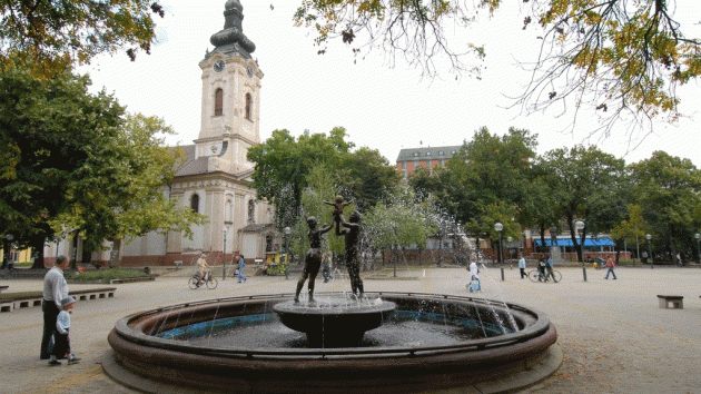Fontana skulptura porodica Kikinda