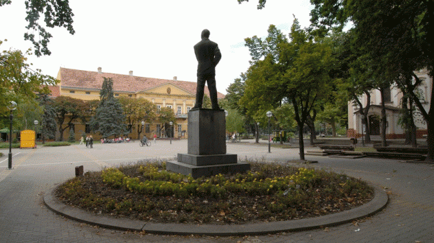 spomenik Jovanu Popoviću u Kikindi