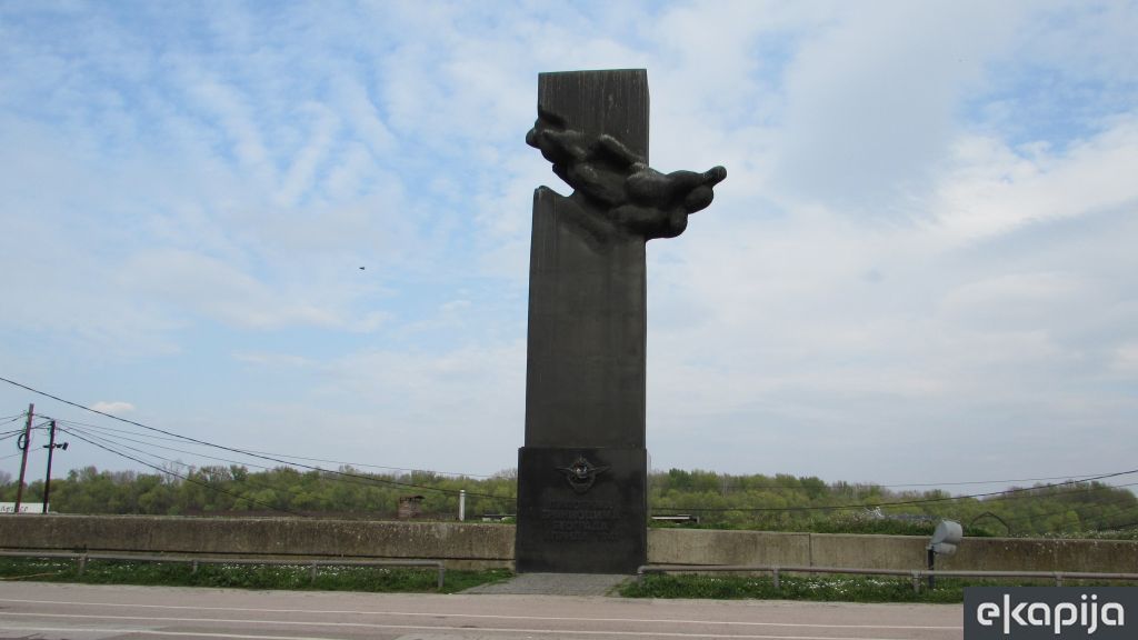 Spomenik pilotima Vazduhoplovstva Kraljevine Jugoslavije Novi Beograd